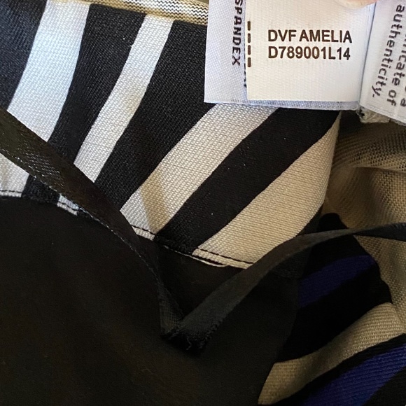 Diane Von Furstenberg DVF Amelia Wrap Dress - Picture 4 of 4